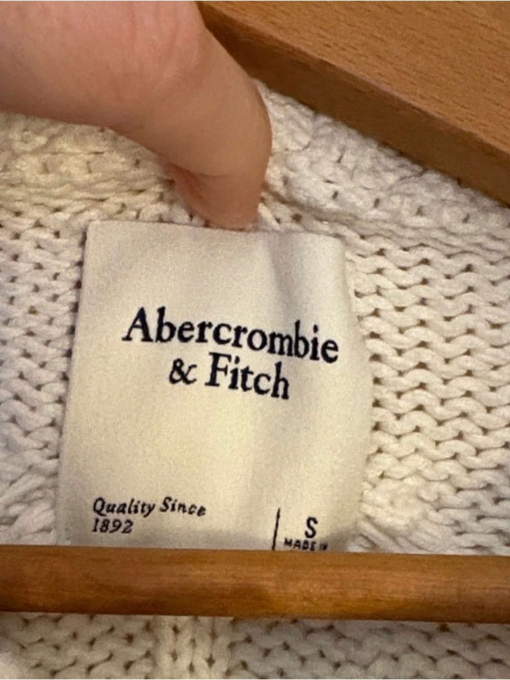 Abercrombie & Fitch Cable Knit Cardigan - Small - Picture 3 of 4
